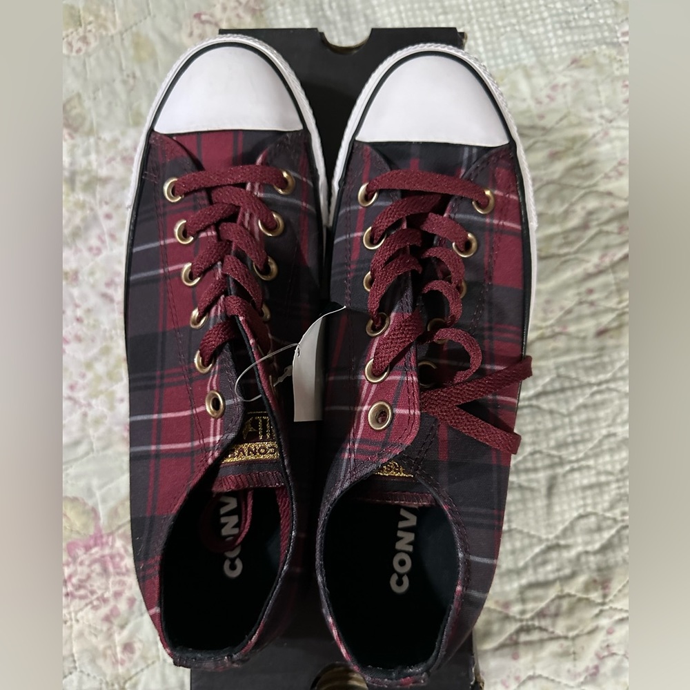 Converse Size 9 brand new in box.